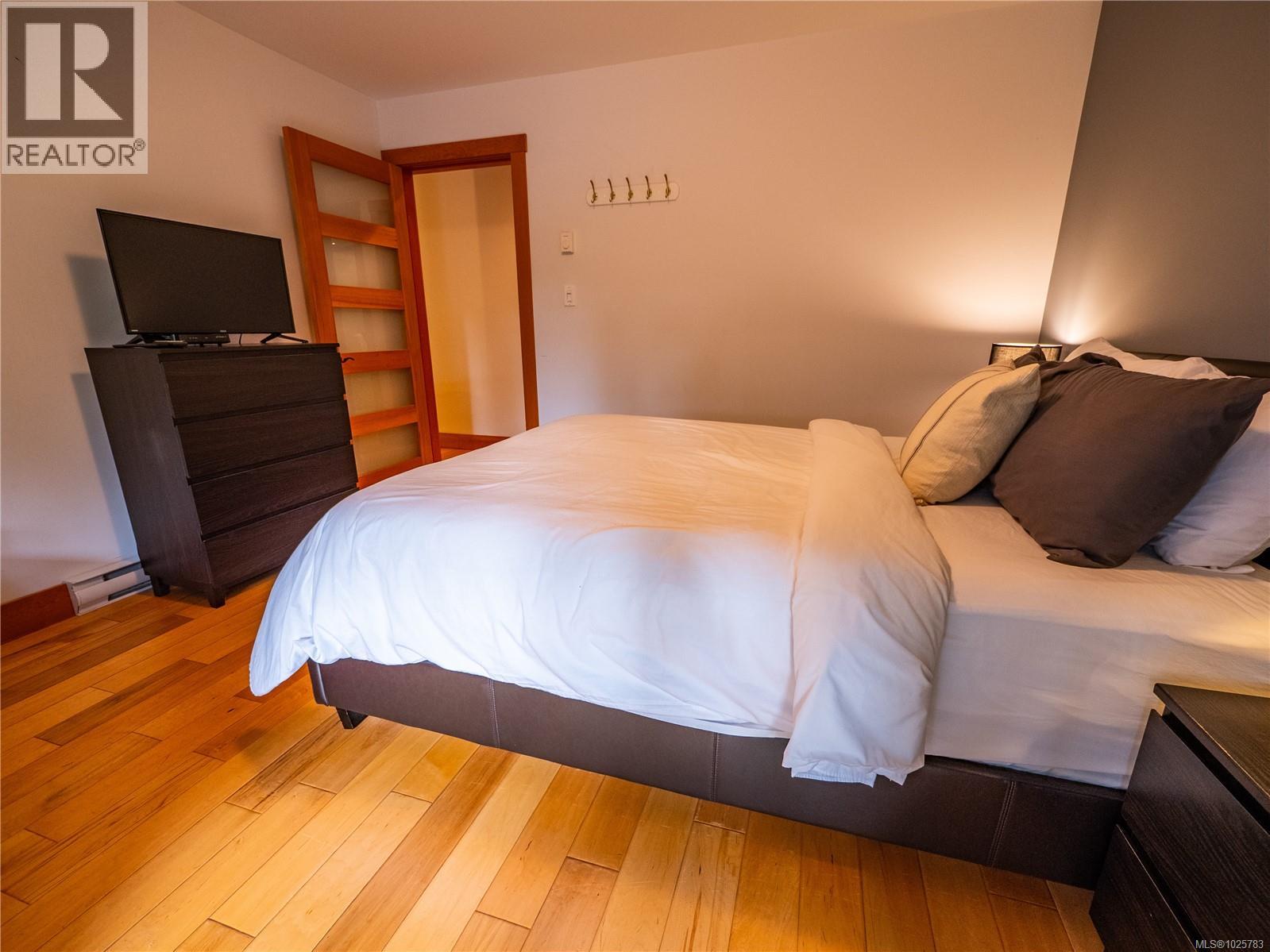 330 REEF POINT RD - 99