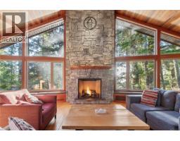 Living room - 330 Reef Point Rd, Ucluelet, BC V0R3A0 Photo 8