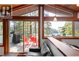 Living room - 330 Reef Point Rd, Ucluelet, BC V0R3A0 Photo 38