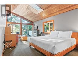 Dining room - 330 Reef Point Rd, Ucluelet, BC V0R3A0 Photo 17