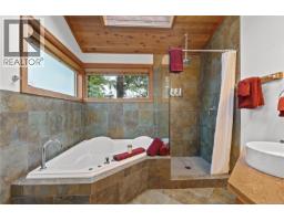 Bathroom - 330 Reef Point Rd, Ucluelet, BC V0R3A0 Photo 26