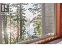Dining room - 330 Reef Point Rd, Ucluelet, BC V0R3A0 Photo 10