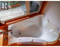 330 Reef Point Rd, Ucluelet, BC V0R3A0 Photo 98