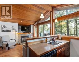 Kitchen - 330 Reef Point Rd, Ucluelet, BC V0R3A0 Photo 39