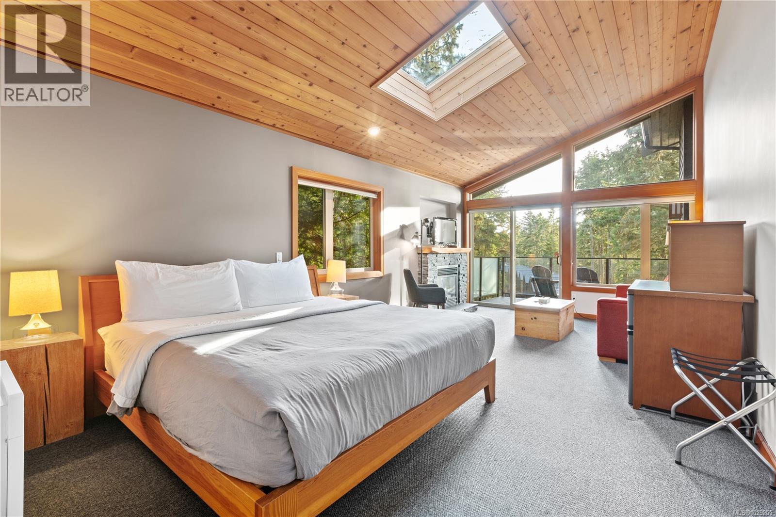 330 Reef Point Rd, Ucluelet