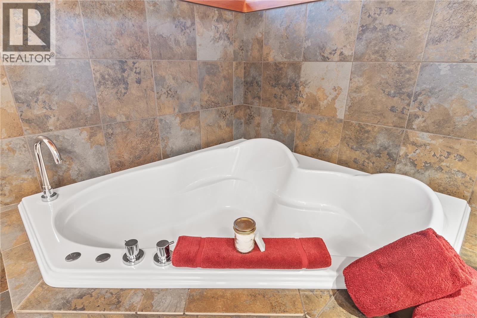 330 Reef Point Rd, Ucluelet