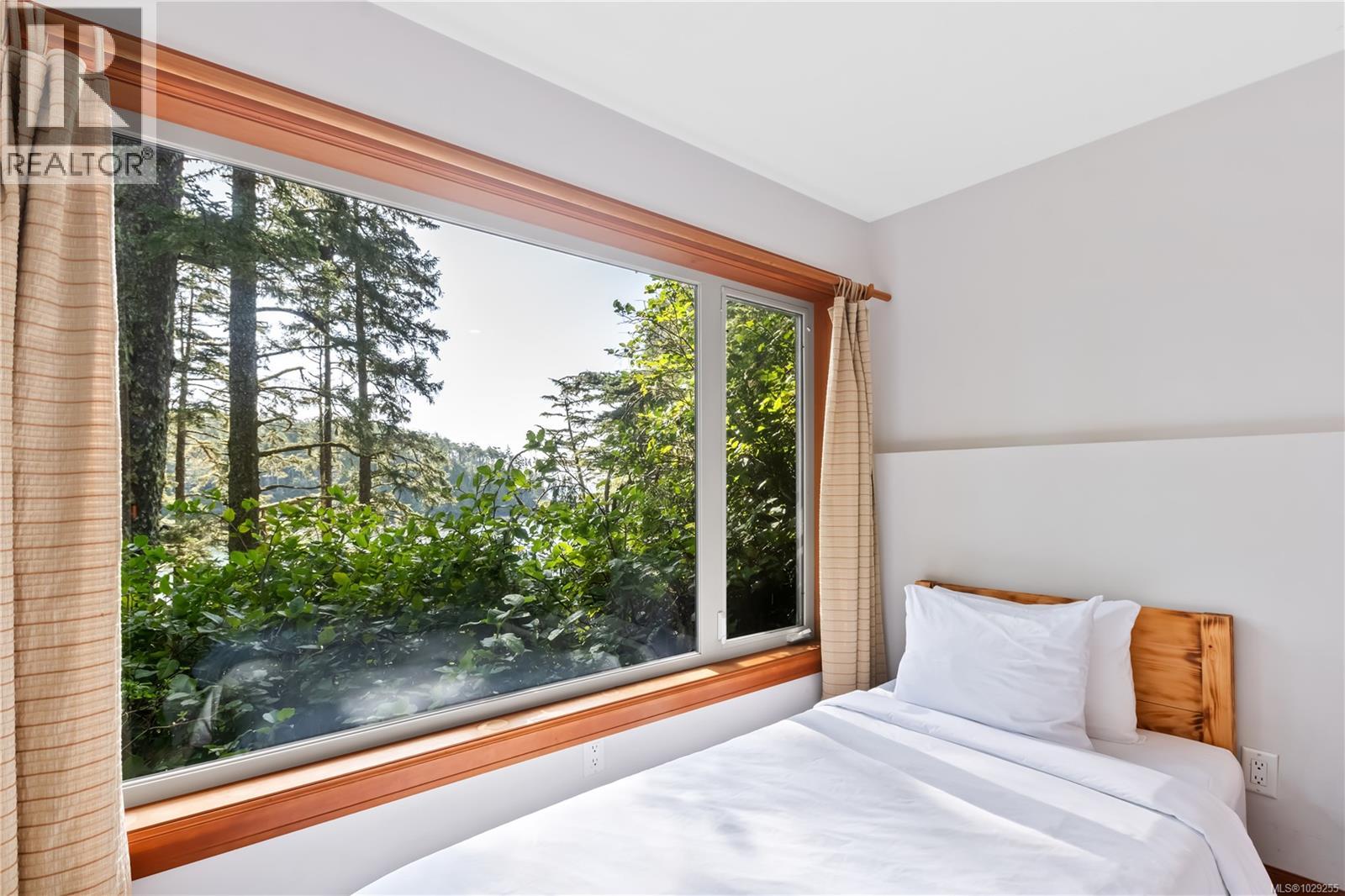 330 Reef Point Rd, Ucluelet