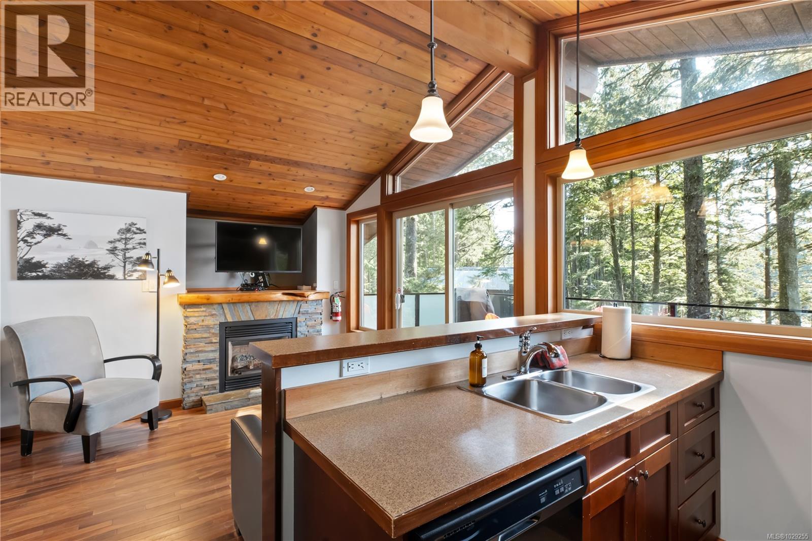 330 Reef Point Rd, Ucluelet