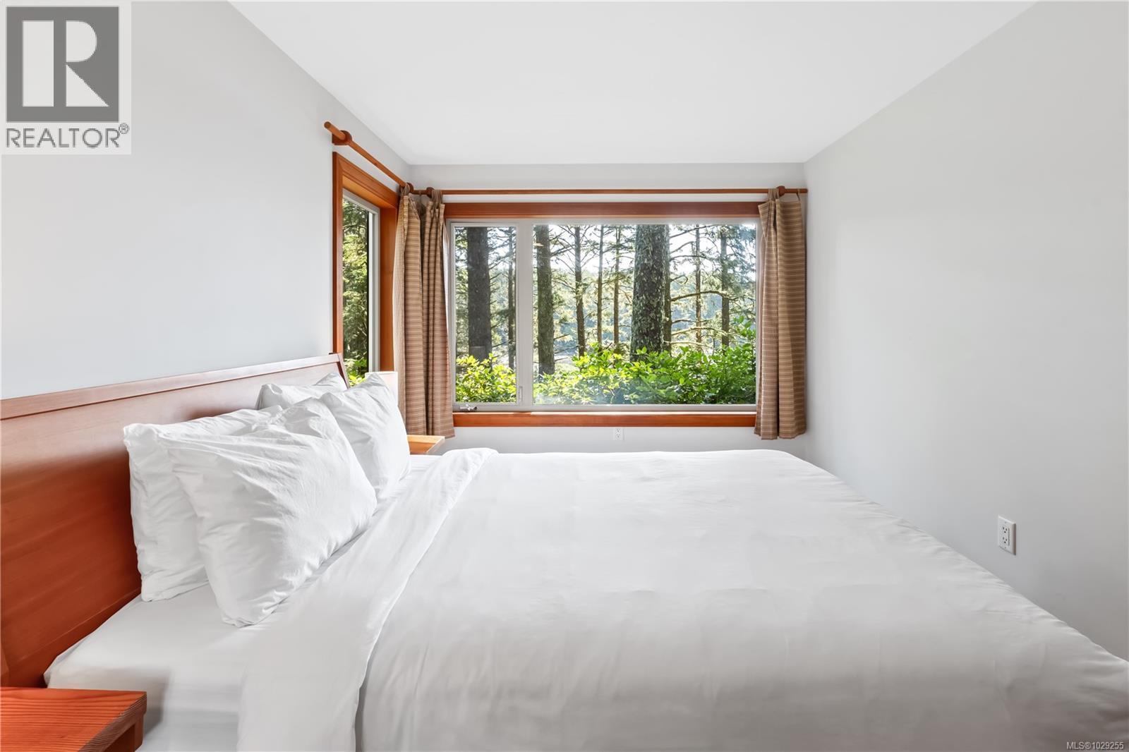 330 Reef Point Rd, Ucluelet