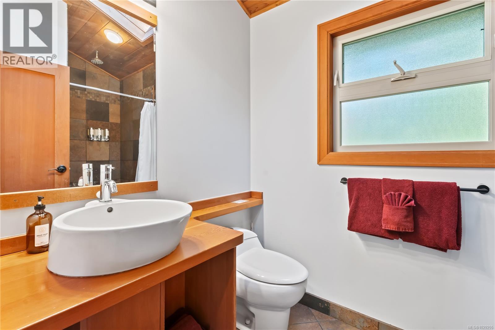 330 Reef Point Rd, Ucluelet