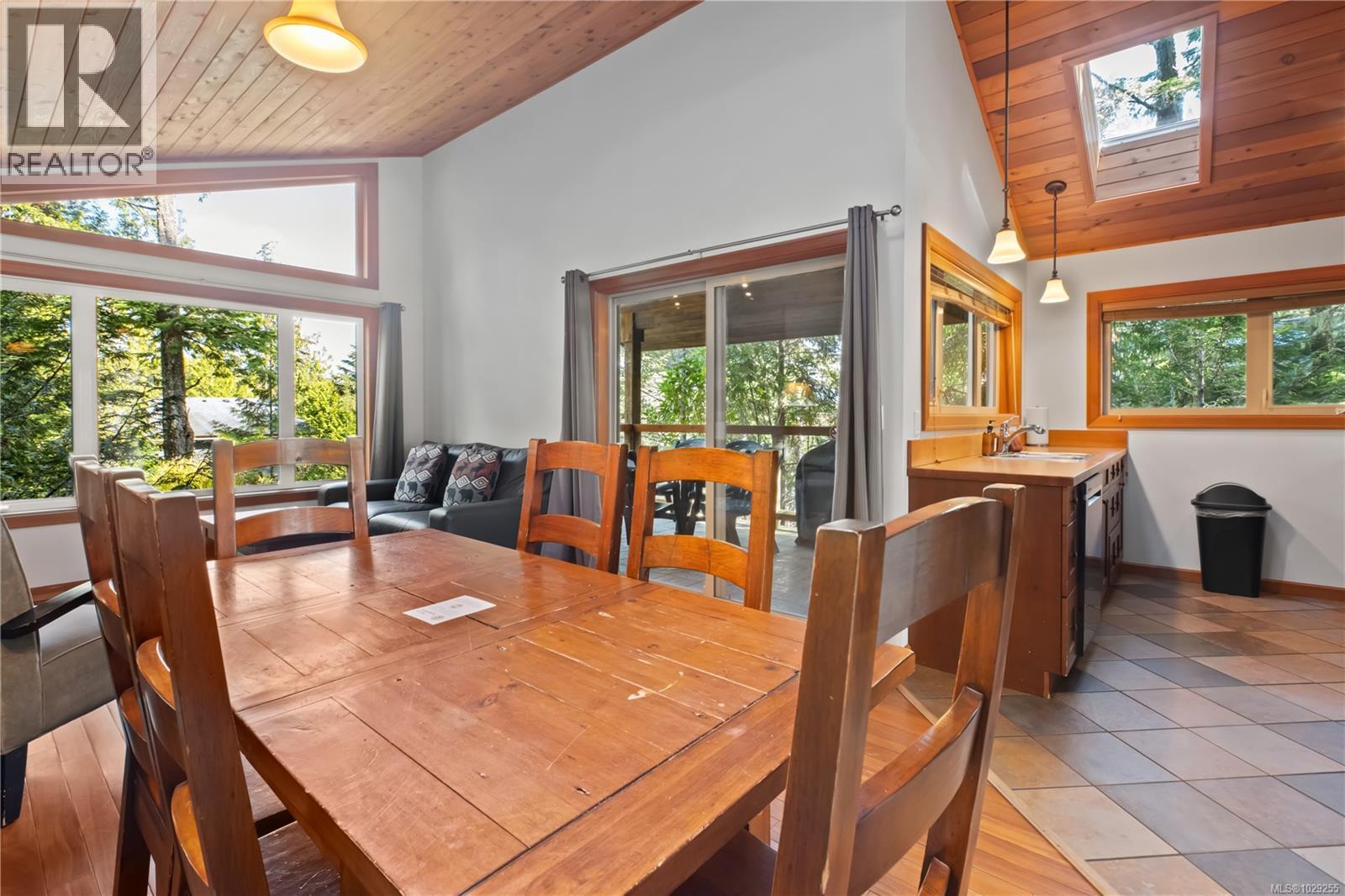 330 Reef Point Rd, Ucluelet