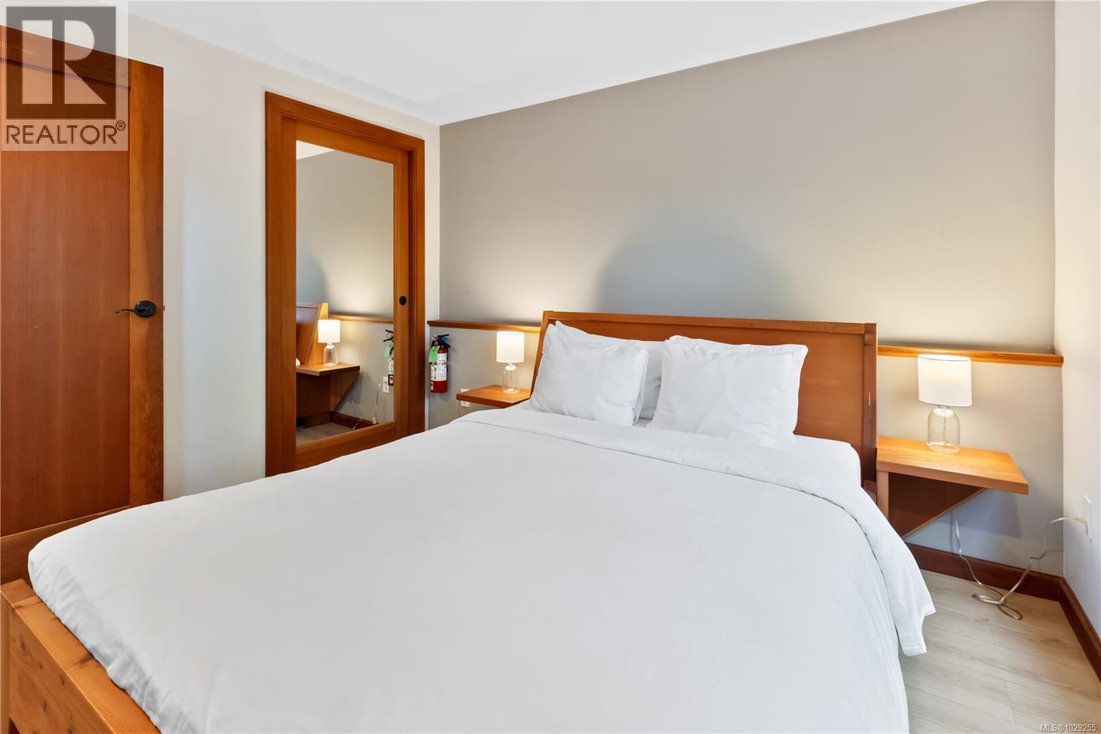 330 Reef Point Rd, Ucluelet