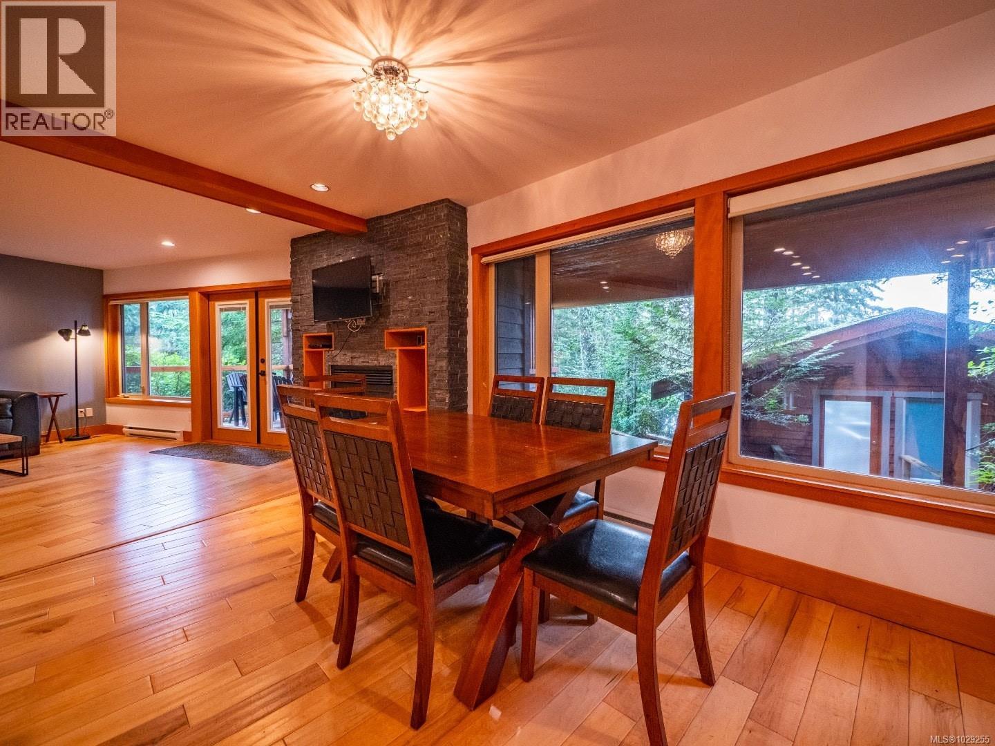 330 Reef Point Rd, Ucluelet