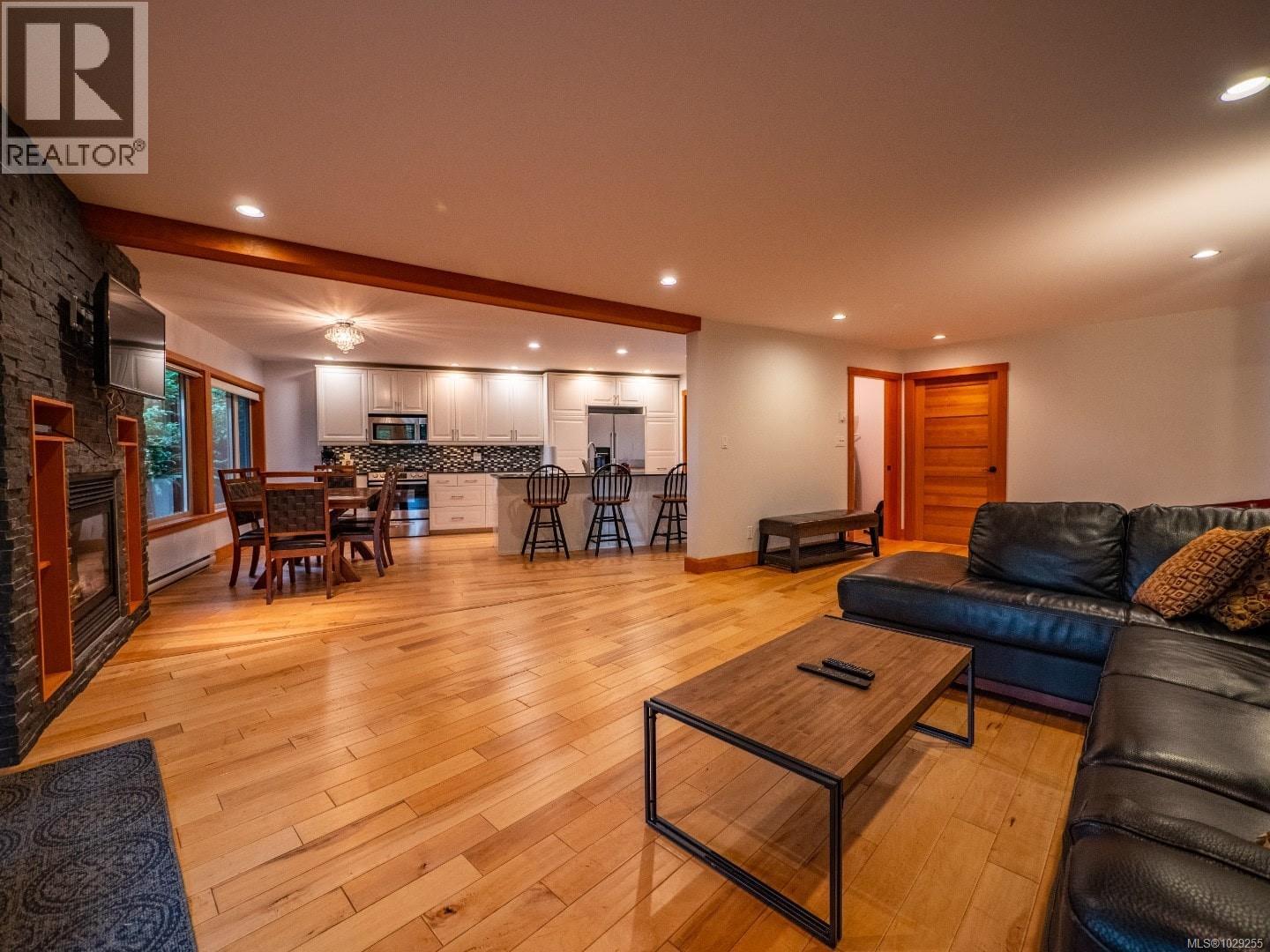 330 Reef Point Rd, Ucluelet