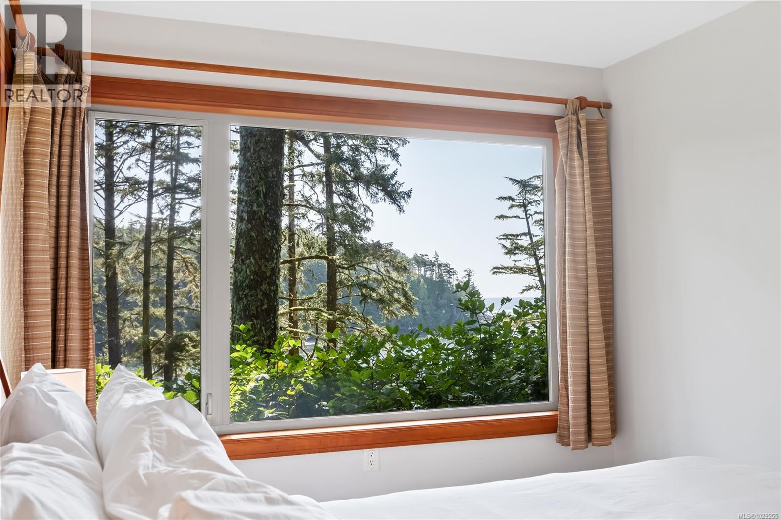 330 Reef Point Rd, Ucluelet