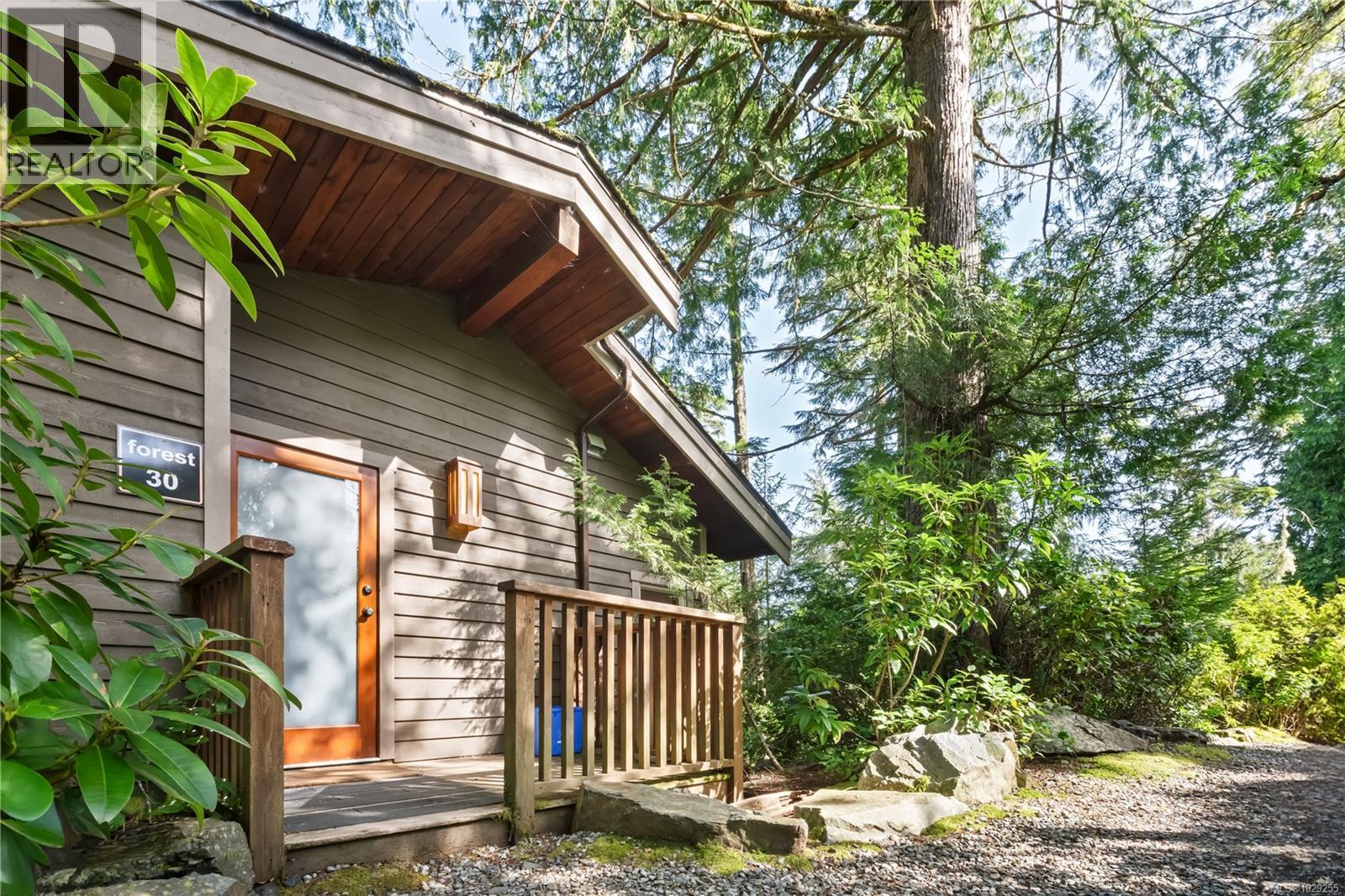 330 Reef Point Rd, Ucluelet