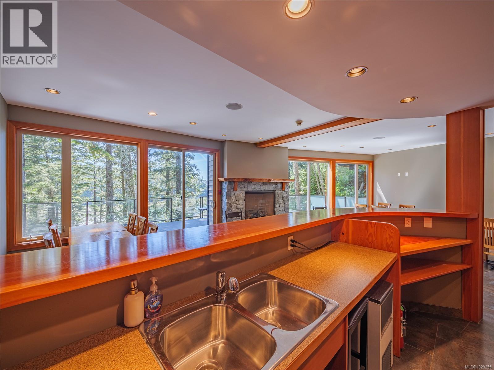 330 Reef Point Rd, Ucluelet
