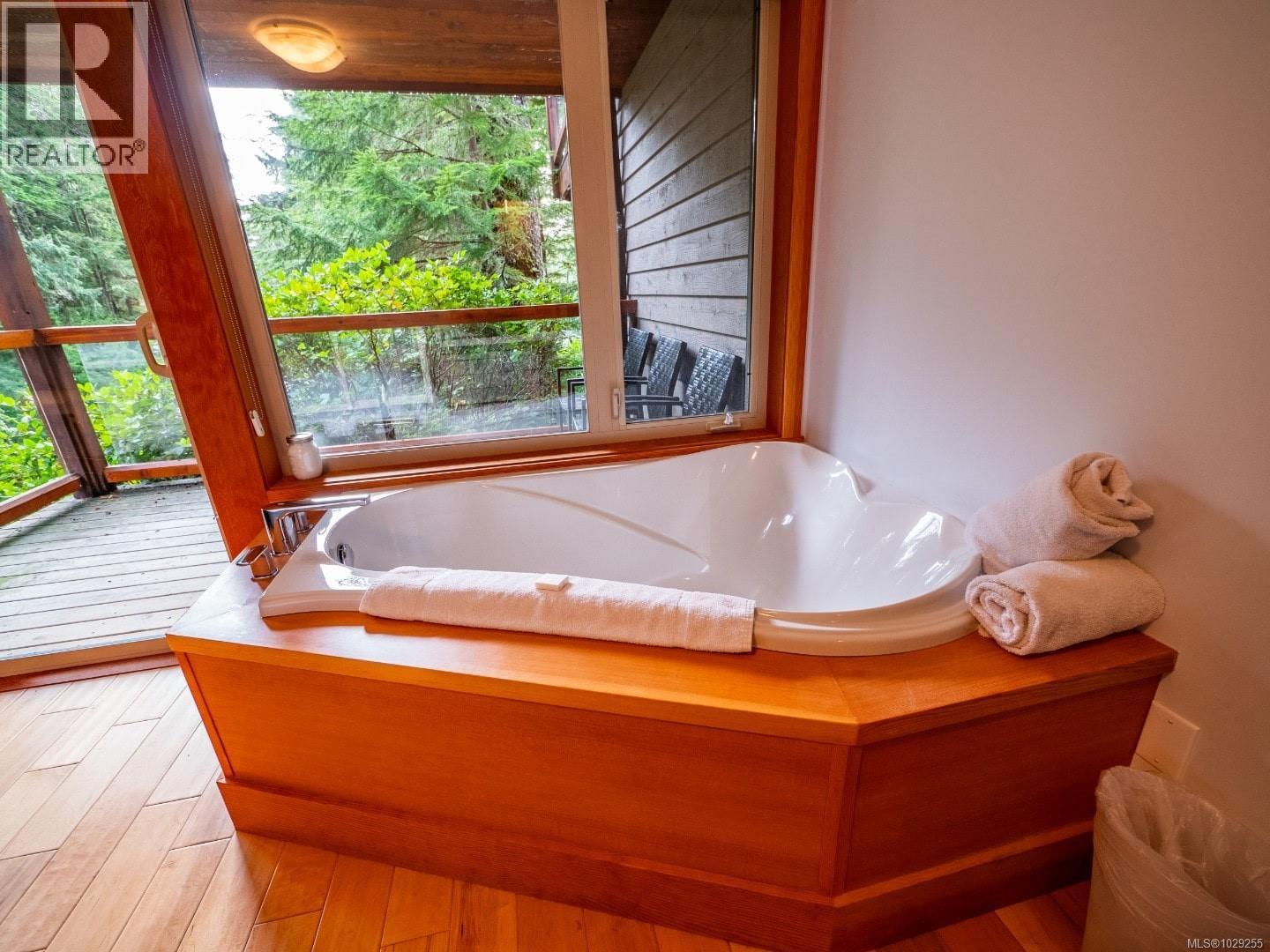 330 Reef Point Rd, Ucluelet