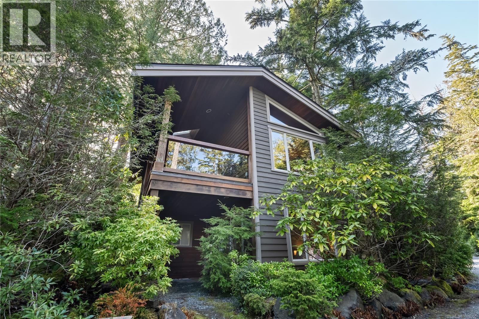 330 Reef Point Rd, Ucluelet