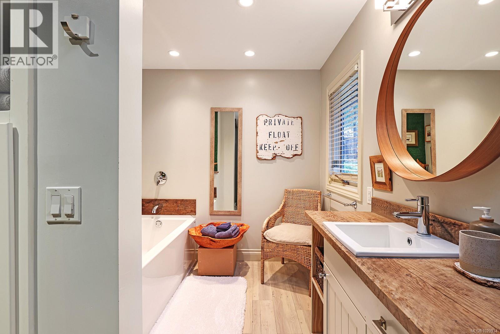 2138 Left Rd, Courtenay