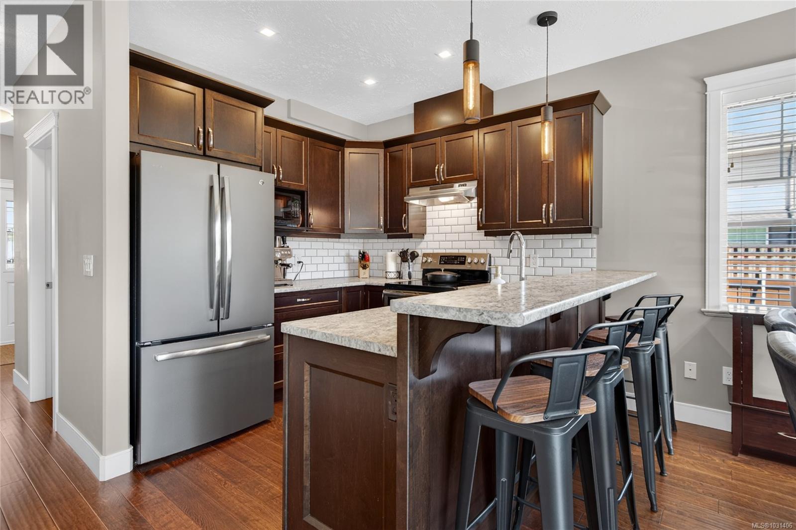 #109 2077 20TH ST - 11