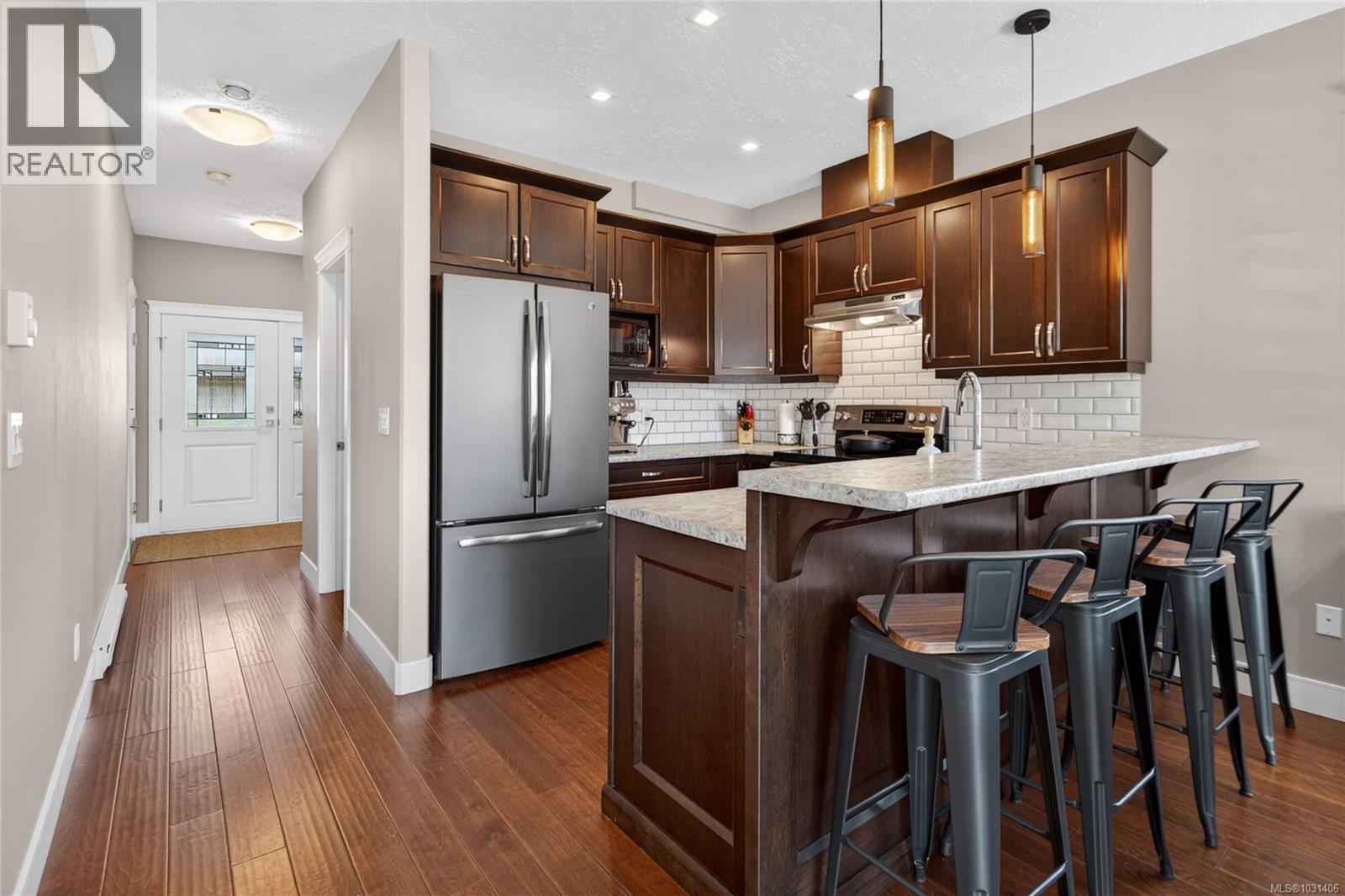 #109 2077 20TH ST - 10