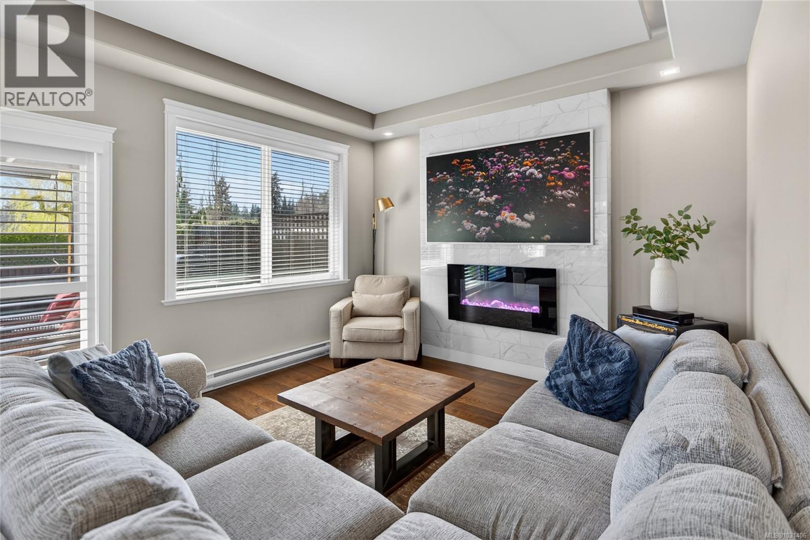 #109 2077 20TH ST - 22