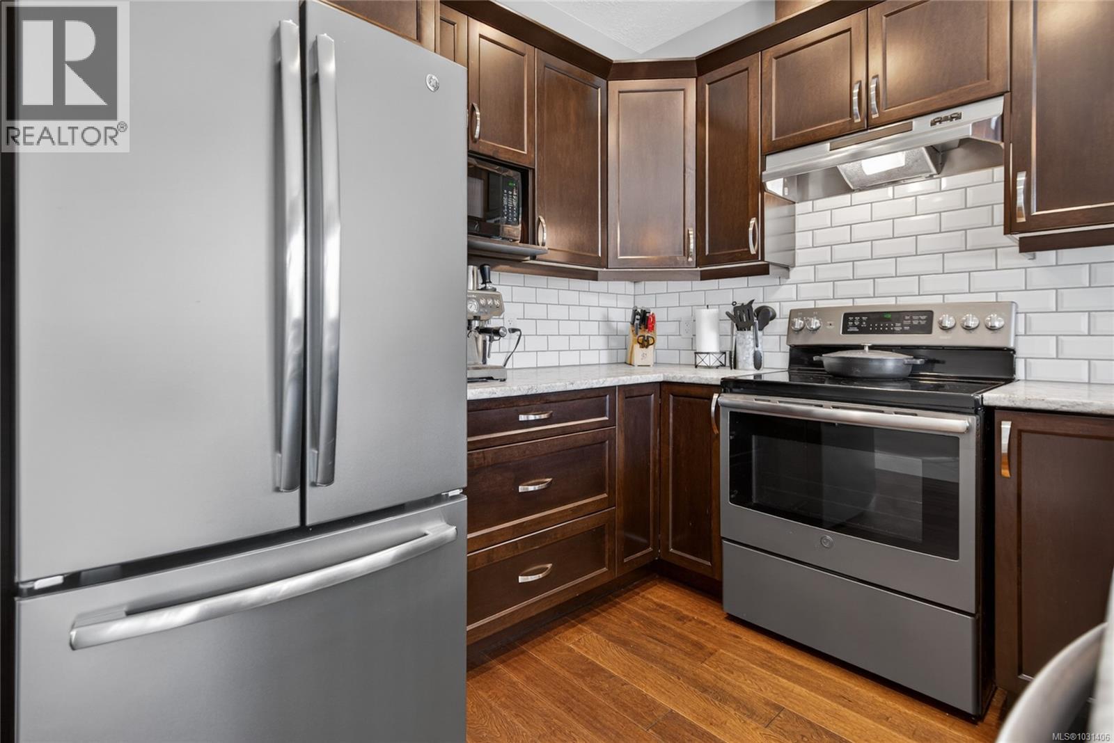 #109 2077 20TH ST - 14