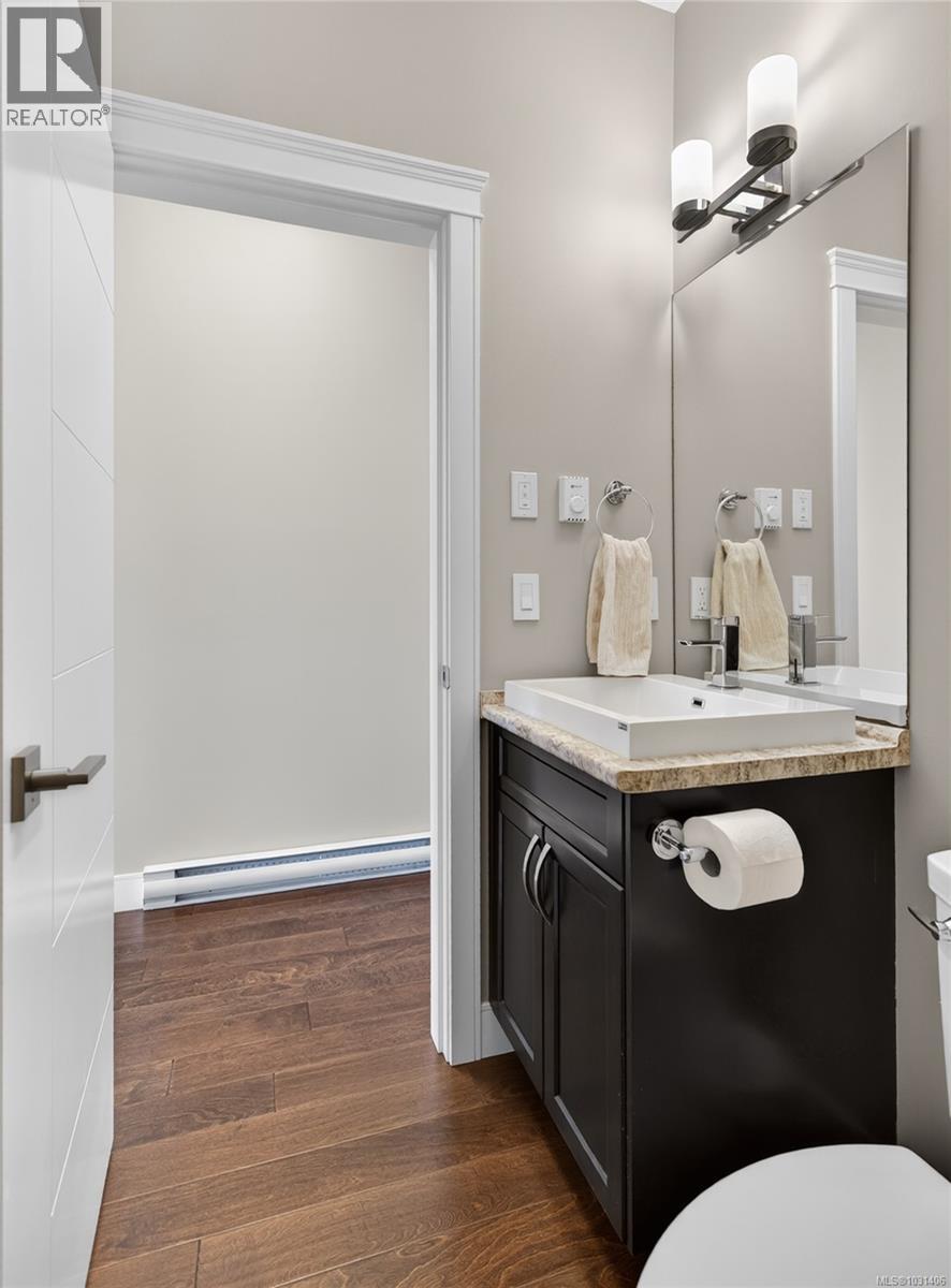 #109 2077 20TH ST - 27