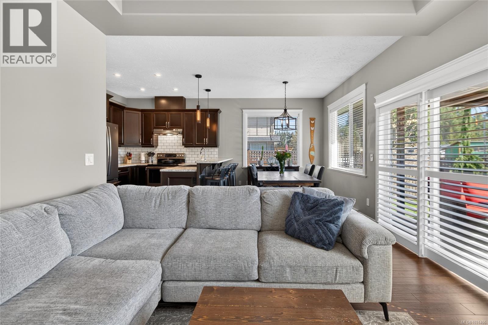 #109 2077 20TH ST - 25