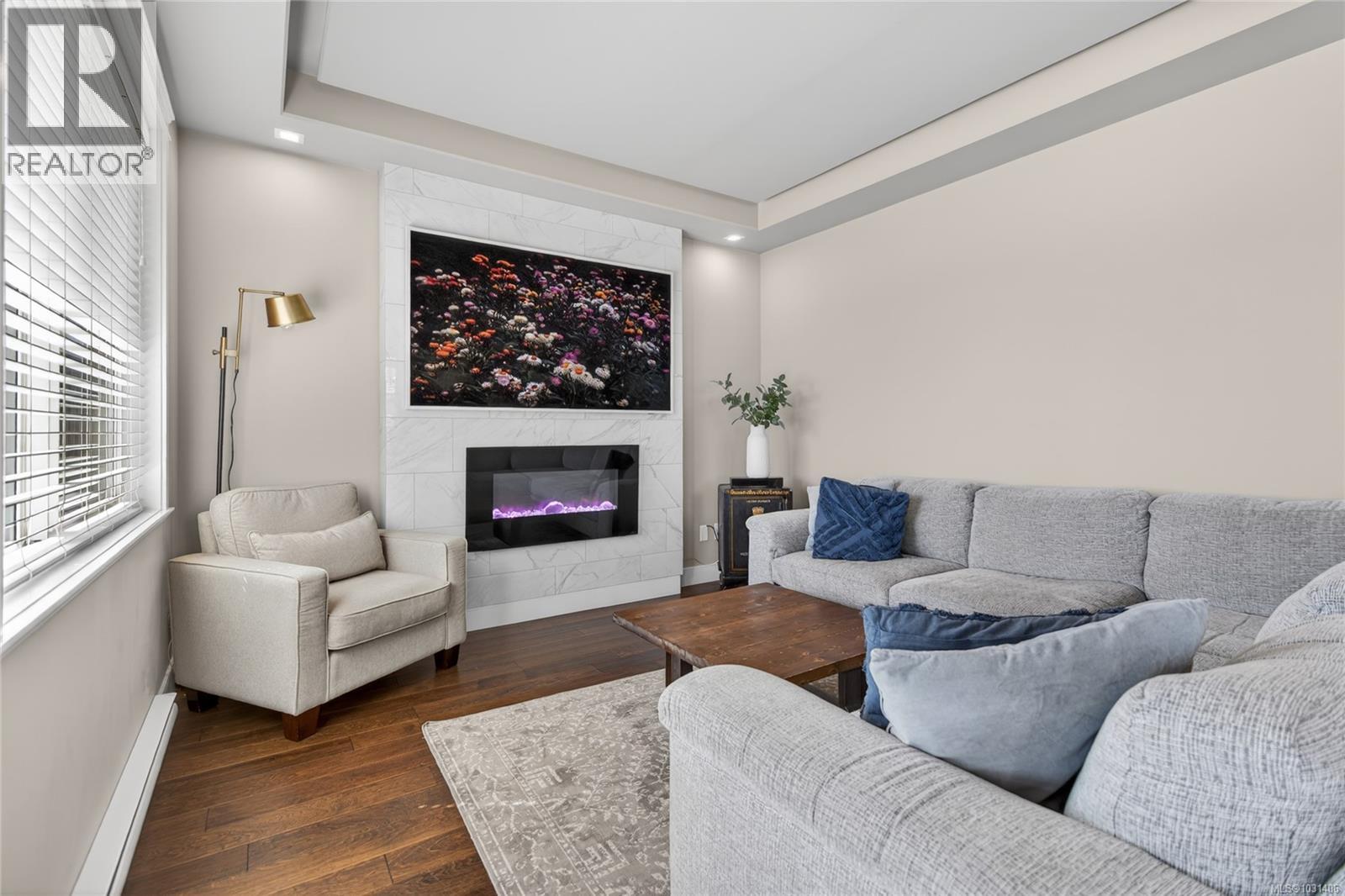 #109 2077 20TH ST - 21