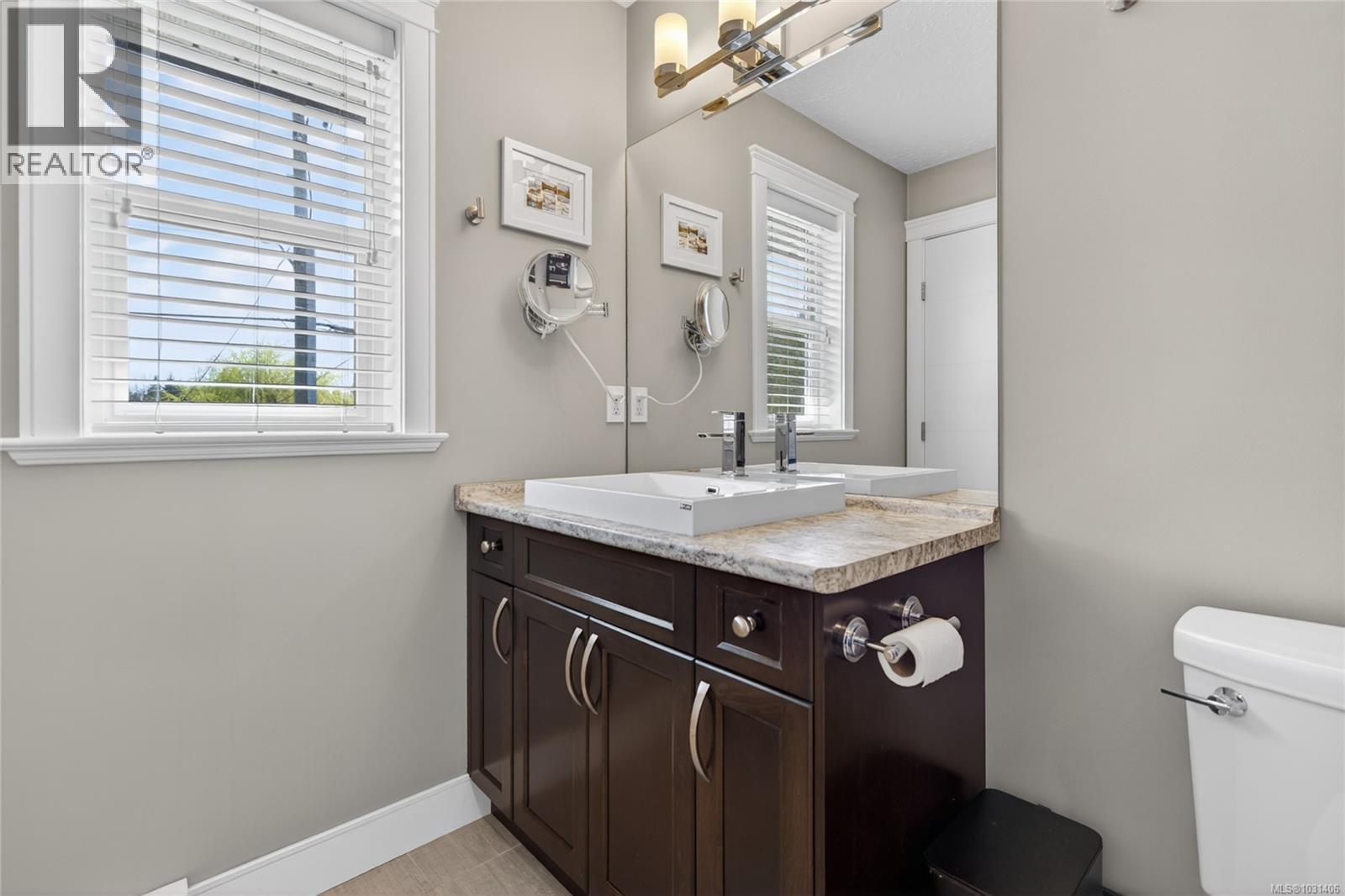 #109 2077 20TH ST - 34