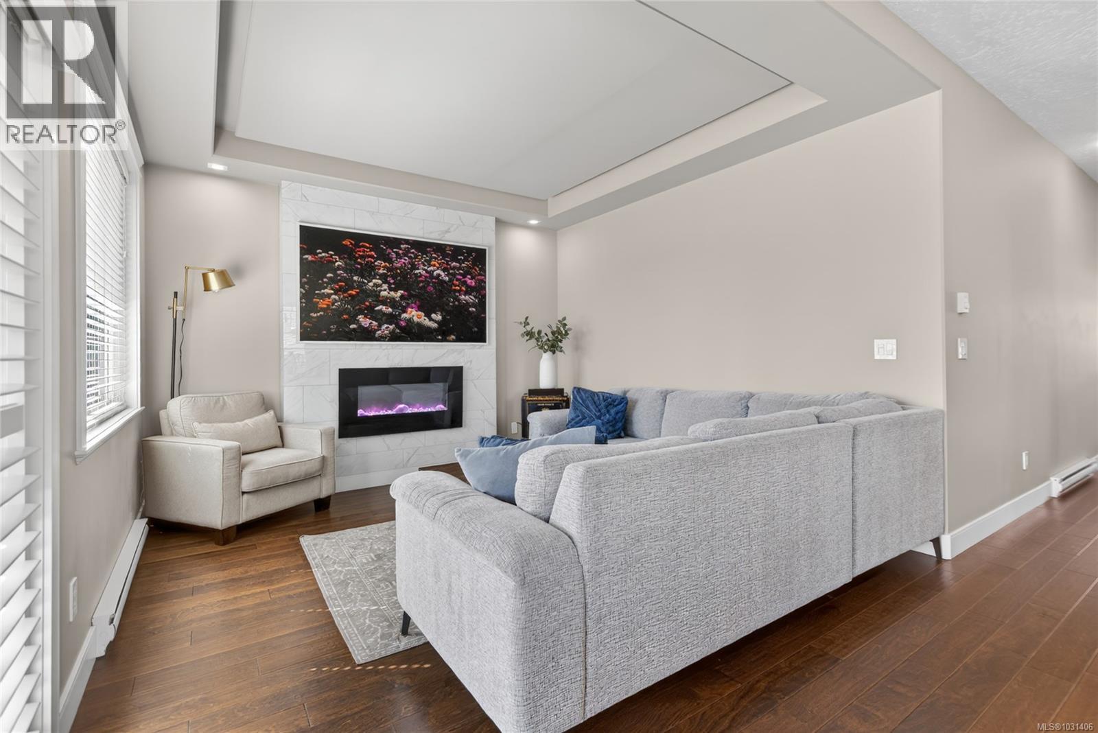 #109 2077 20TH ST - 20