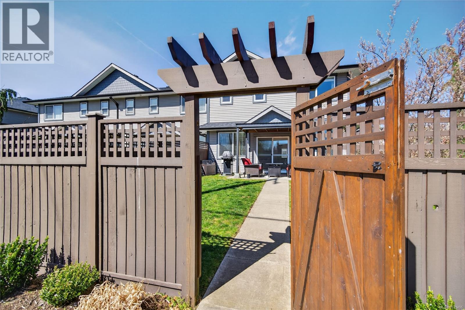 #109 2077 20TH ST - 52