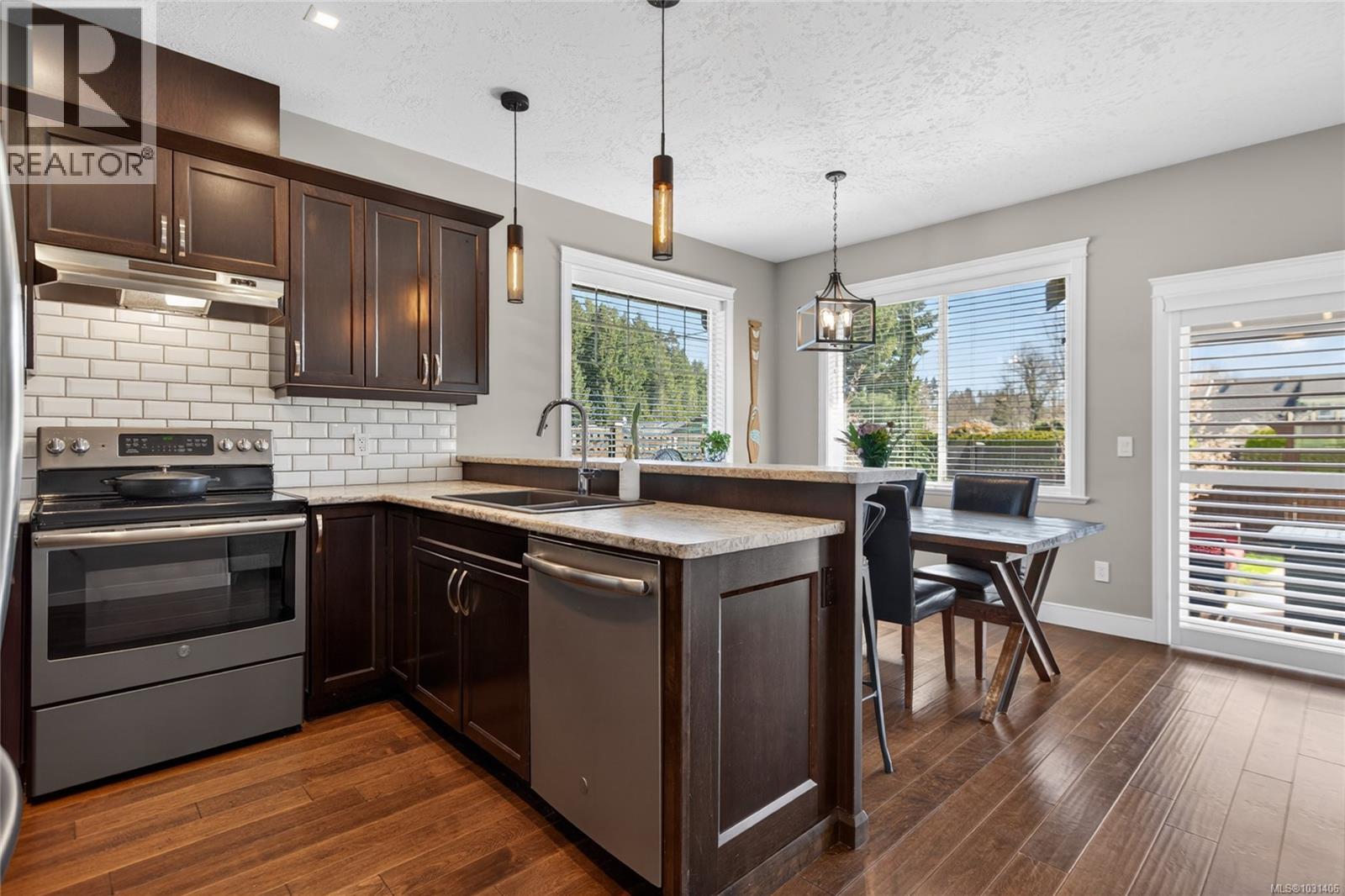 #109 2077 20TH ST - 12