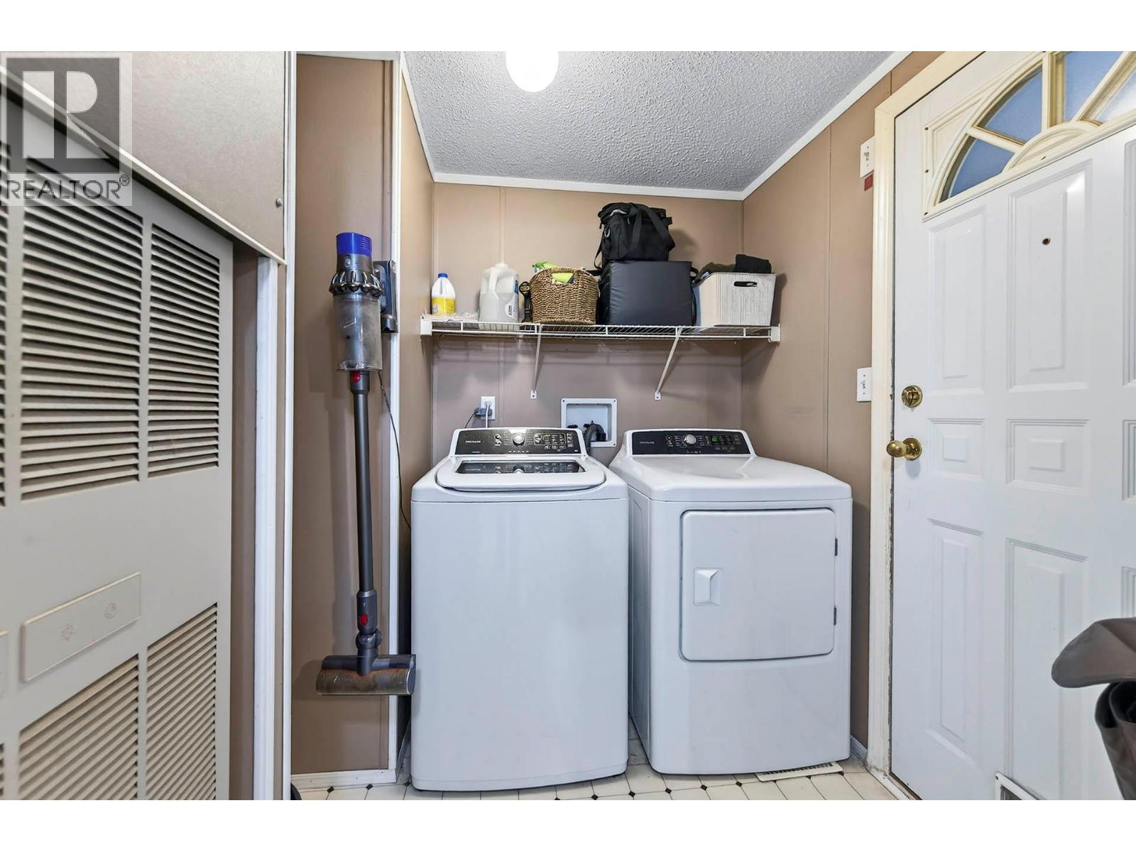 1204 Hern Road - 18