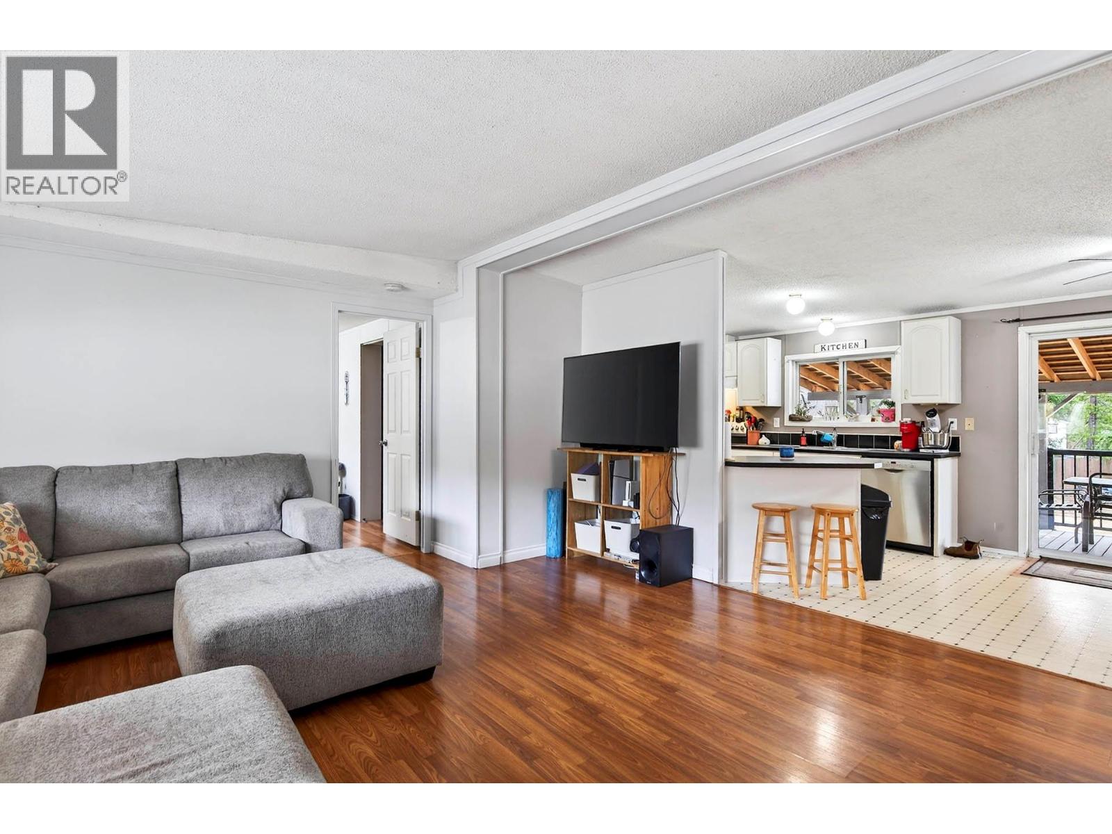 1204 Hern Road - 6