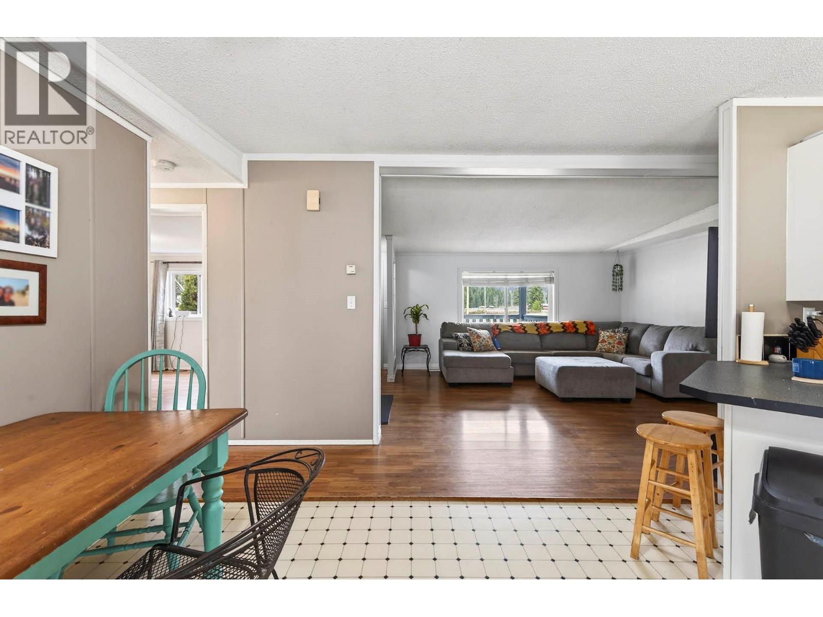 1204 Hern Road - 7