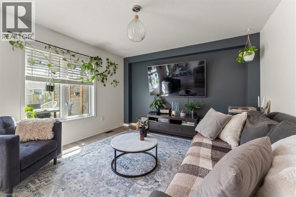 8648 DOGWOOD Crescent - 9