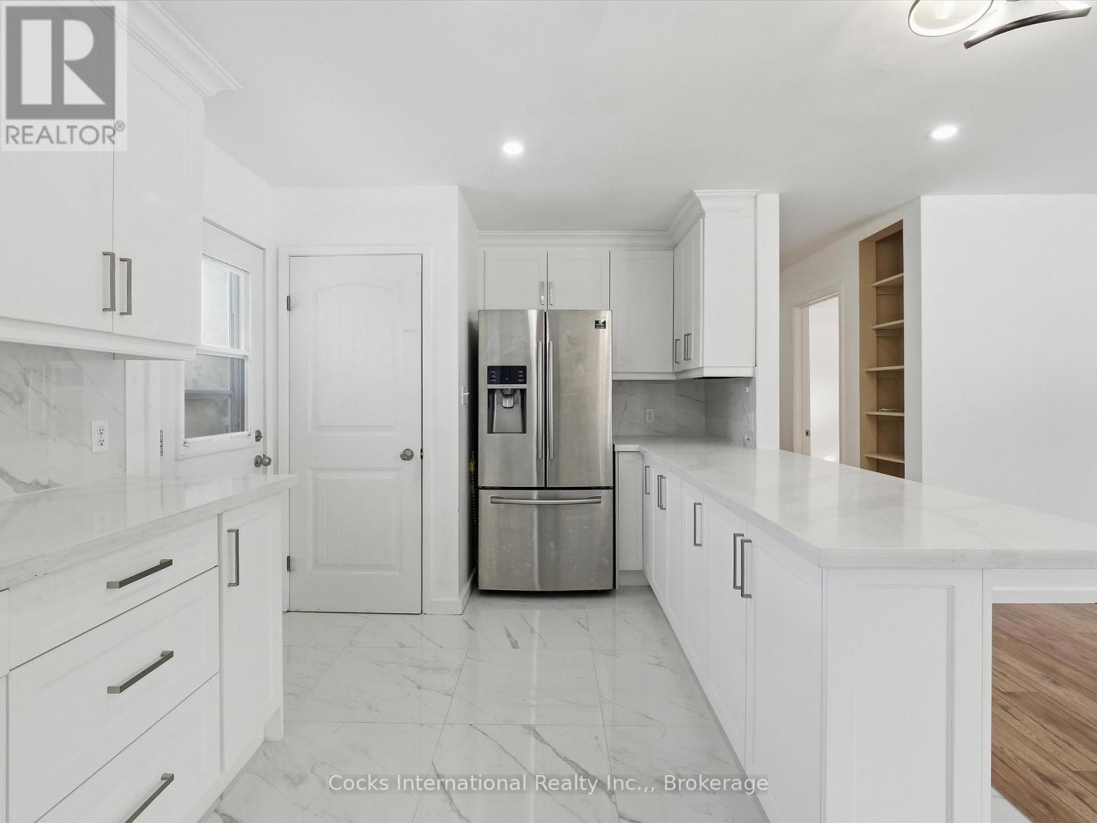 36 SUSAN STREET W - 12