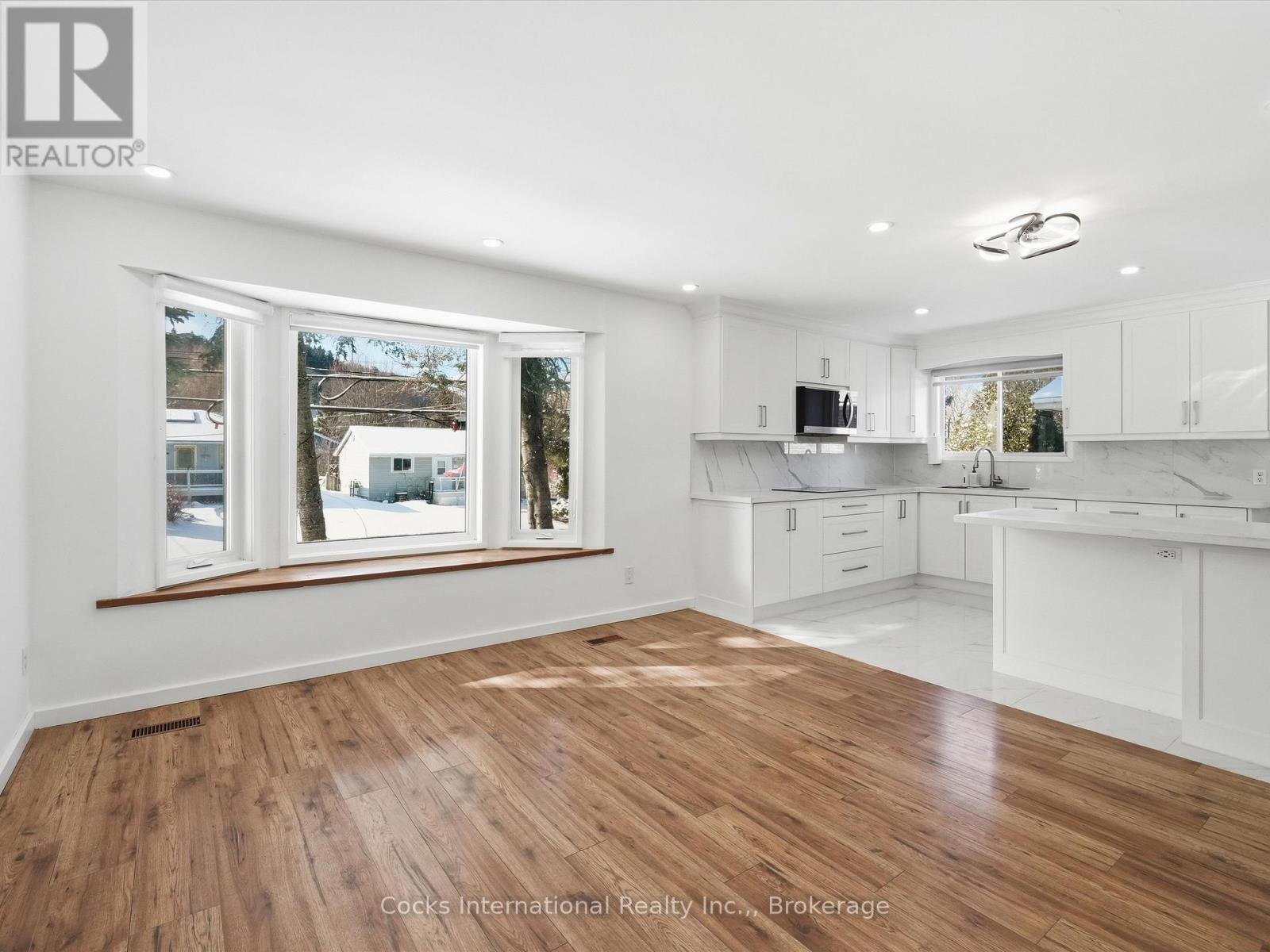 36 SUSAN STREET W - 4