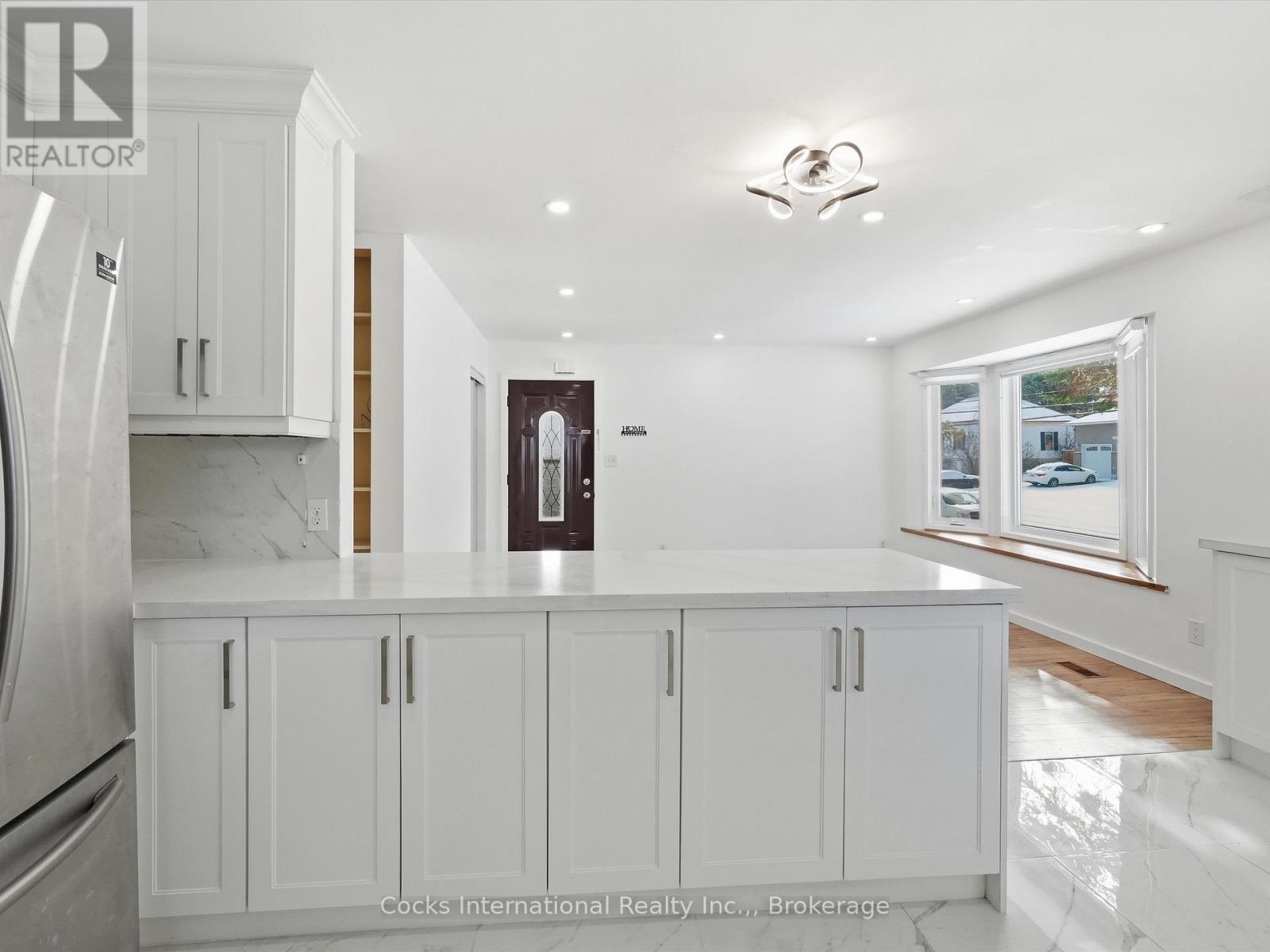 36 SUSAN STREET W - 7