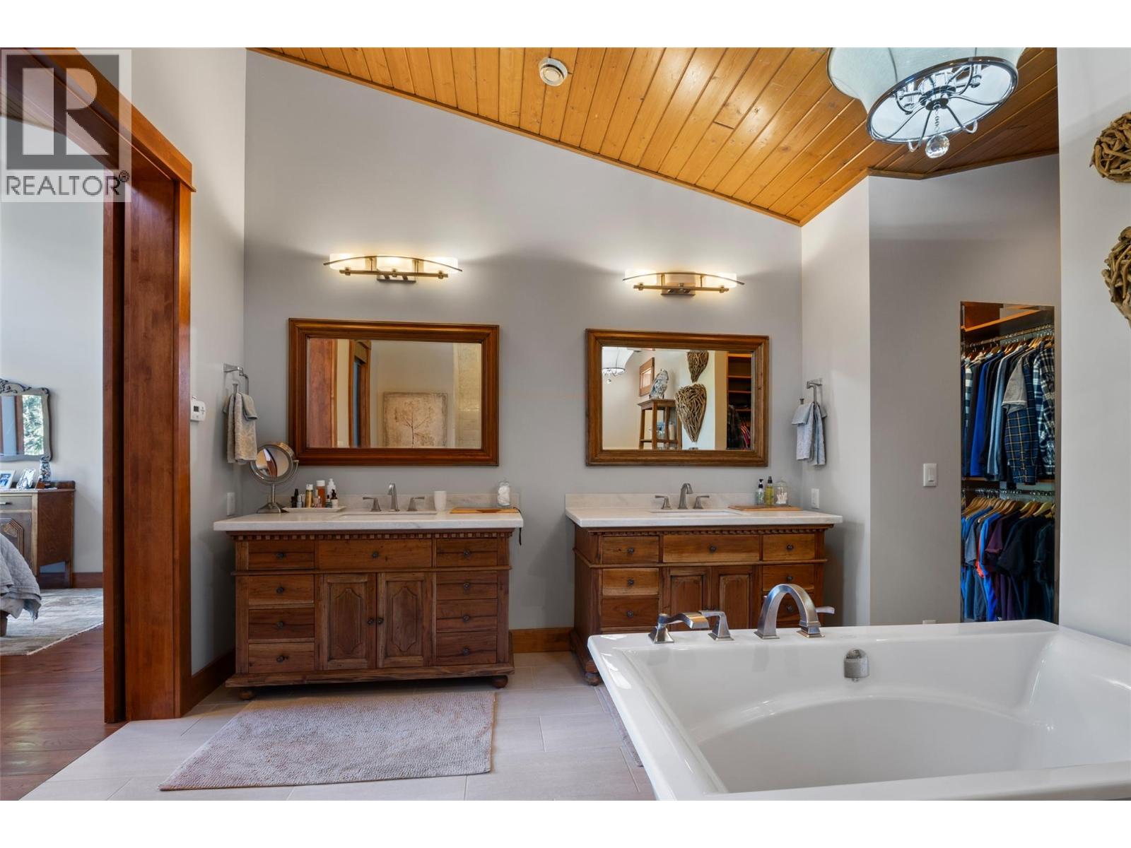 2436 FAIRWAYS DRIVE - 30