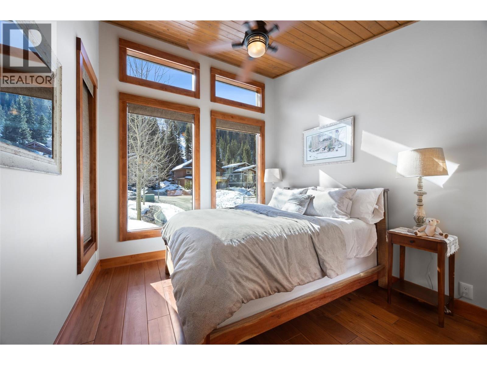 2436 FAIRWAYS DRIVE - 33