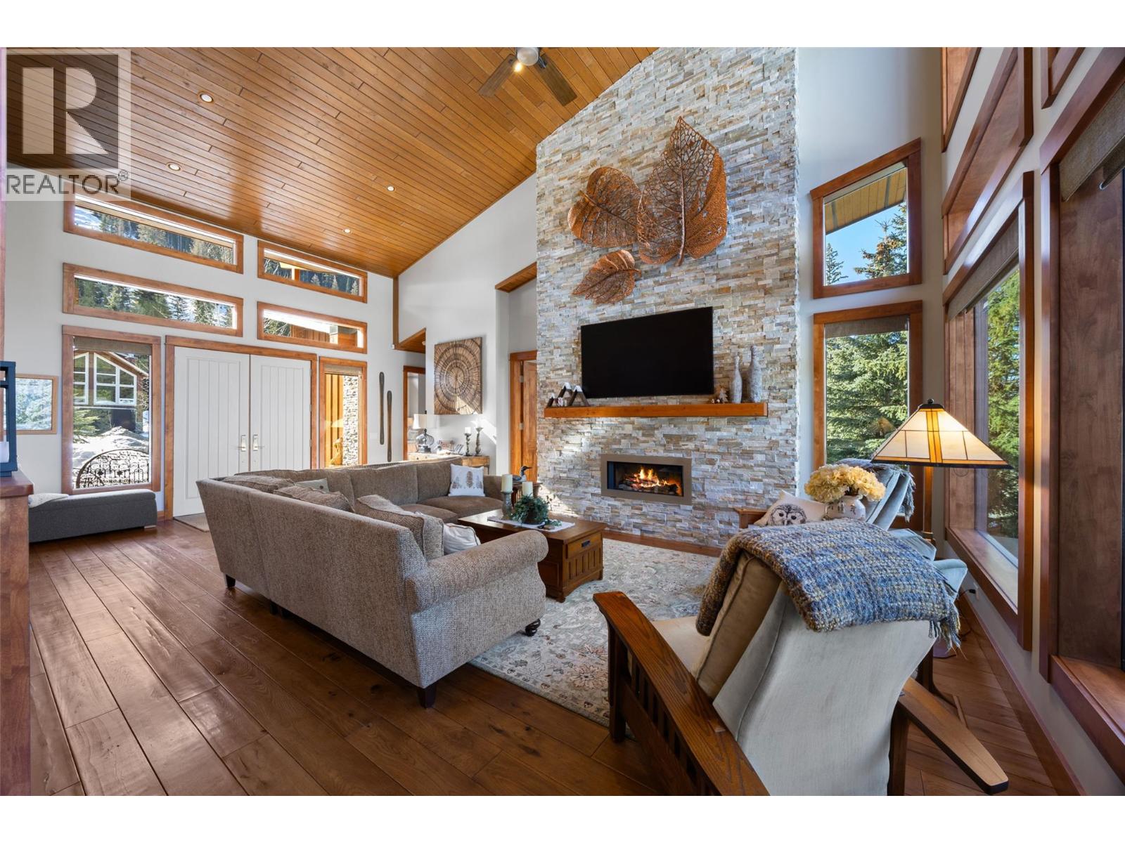 2436 FAIRWAYS DRIVE - 9