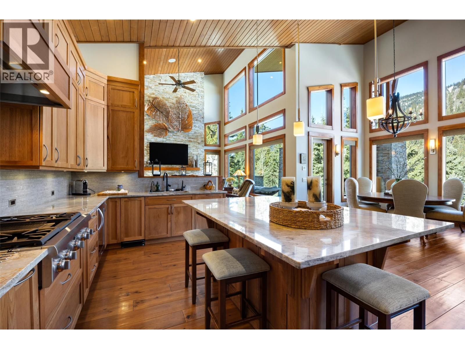 2436 FAIRWAYS DRIVE - 19