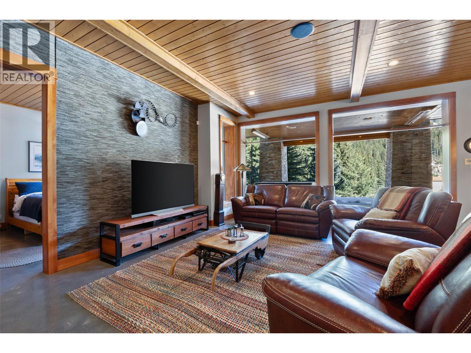 2436 FAIRWAYS DRIVE - 42