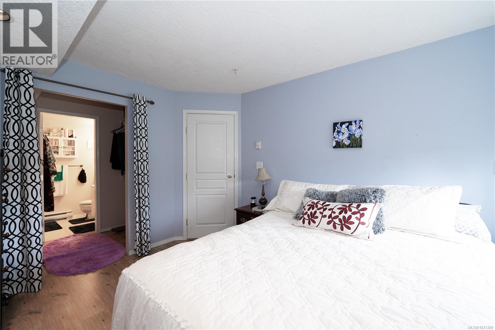 307 2527 Quadra Street, Victoria