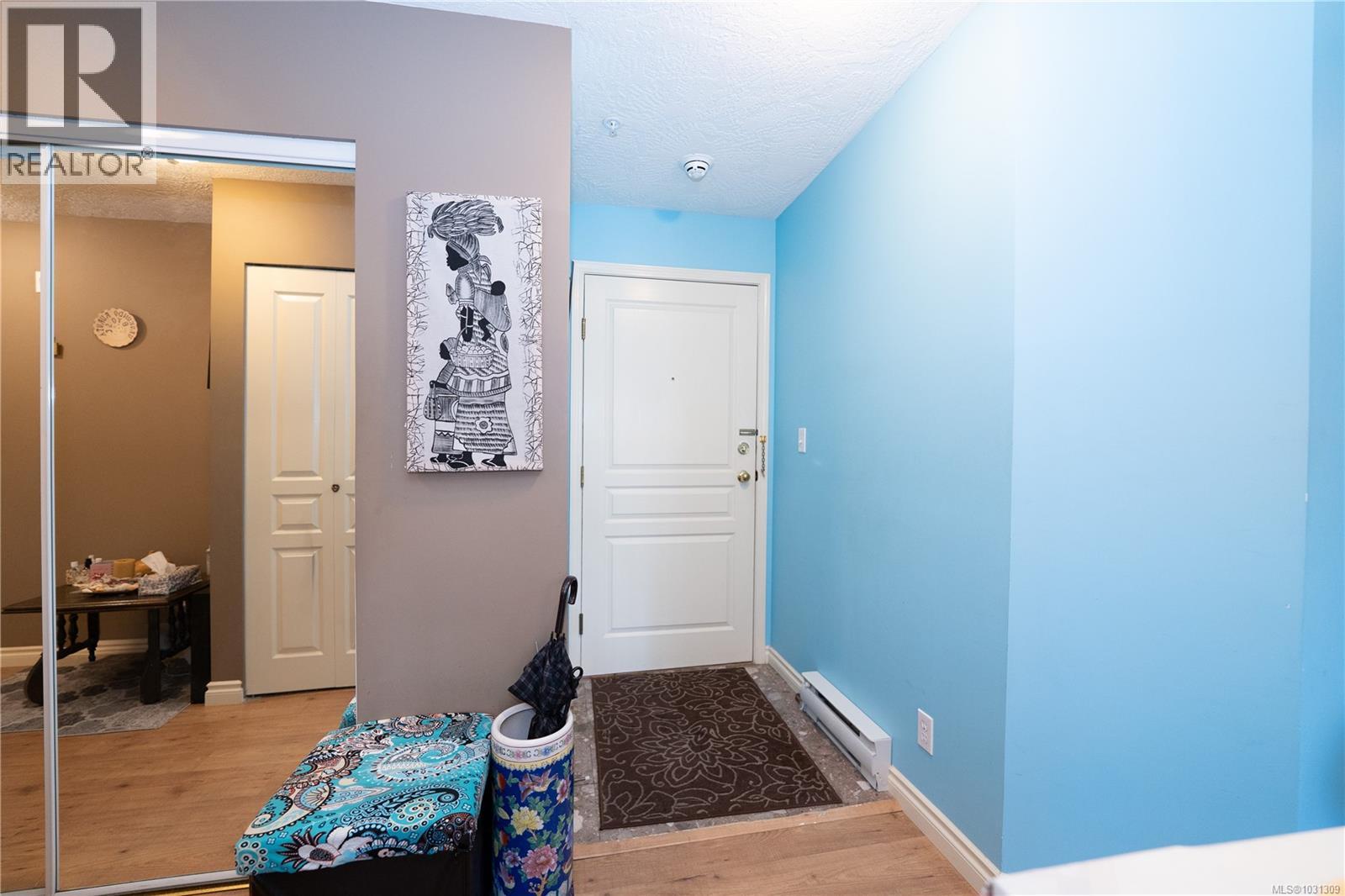 307 2527 Quadra Street, Victoria