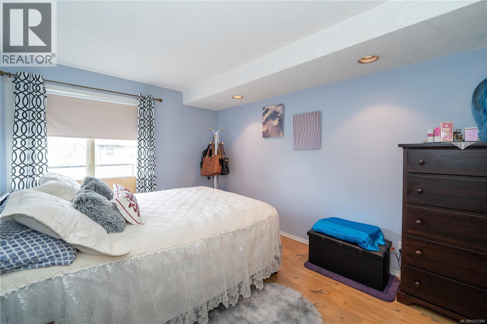 307 2527 Quadra Street, Victoria